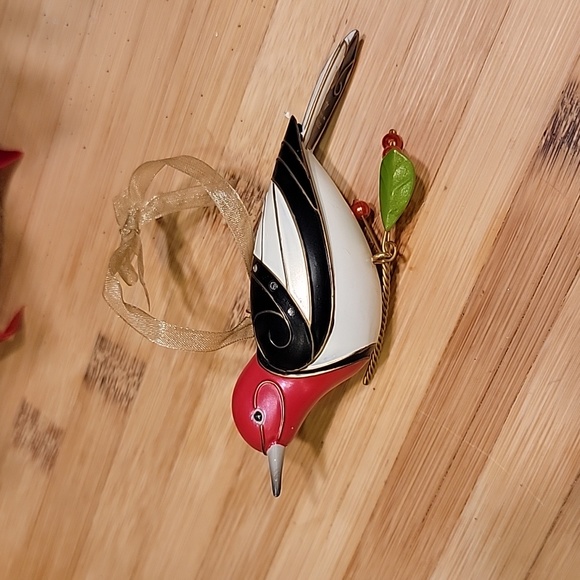hallmark red-headed woodpecker 5th in series 2009 ornament - Picture 4 of 5
